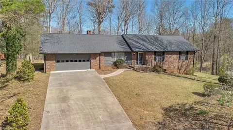207 Cedar Ln, North Wilkesboro, NC 28659