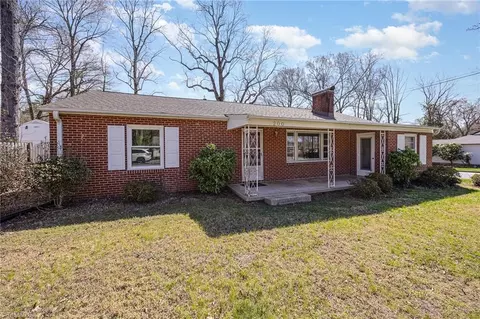 200 Forestdale Dr, Jamestown, NC 27282
