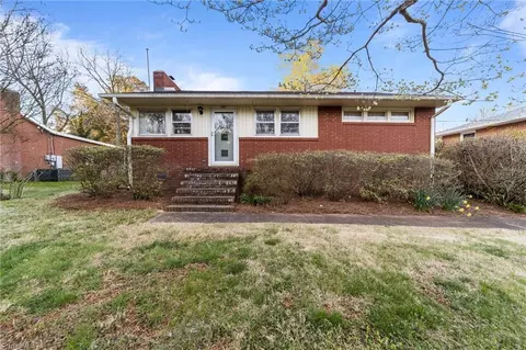 1007 Center St E, Lexington, NC 27292