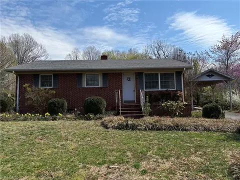 215 Fowler Cir, Dobson, NC 27017