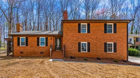 801 Woodbrook Dr, Greensboro, NC 27410