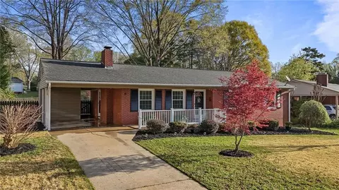 10 Woodhaven Dr, Lexington, NC 27295