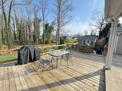 Exterior - 122 Arnold Ave, Elkin, NC 28621 photo 6 of 10