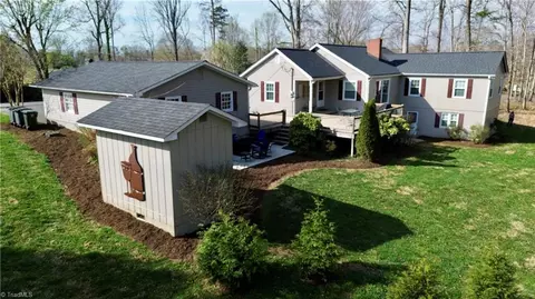 Exterior - 122 Arnold Ave, Elkin, NC 28621 photo 3 of 10