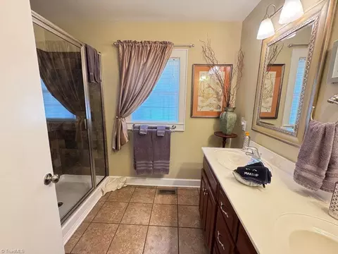 Bath - 122 Arnold Ave, Elkin, NC 28621 photo 1 of 3