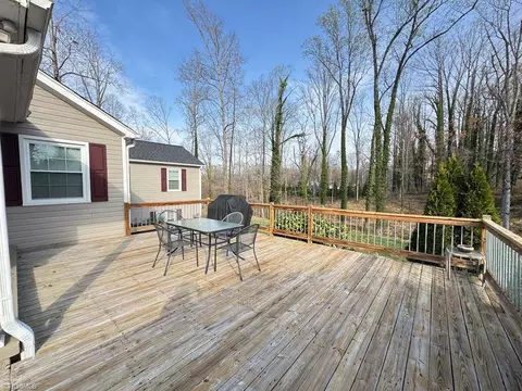 Exterior - 122 Arnold Ave, Elkin, NC 28621 photo 5 of 10