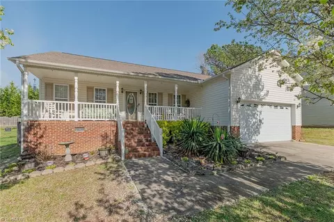 12 Collin Ln, Thomasville, NC 27360