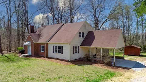 9409 Archdale Rd, Trinity, NC 27370