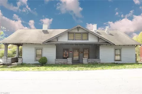 828 Lexington Ave E, High Point, NC 27262