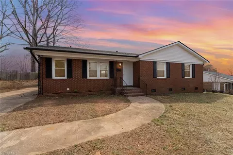 3038 Colgate Dr, Winston Salem, NC 27105