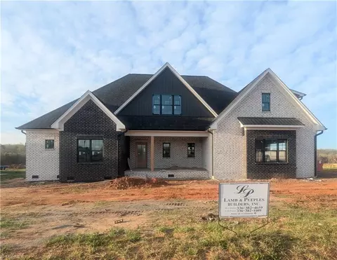 7601 Hawkins Ridge Dr, Stokesdale, NC 27357