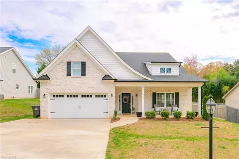 613 Peaceful Ln, Winston Salem, NC 27104