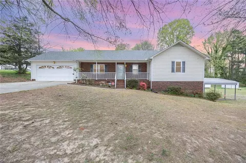 1300 Vandalia Rd W, Greensboro, NC 27406