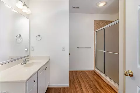 Bath - 384 Northbridge Dr, High Point, NC 27265 photo 3 of 3
