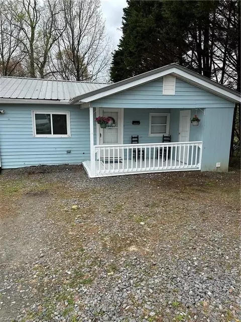 2207 Haystack Rd, Mount Airy, NC 27030 photo 2