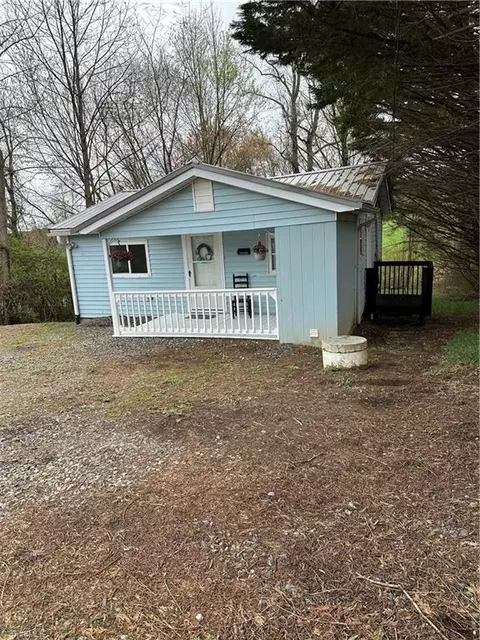 2207 Haystack Rd, Mount Airy, NC 27030 photo 3