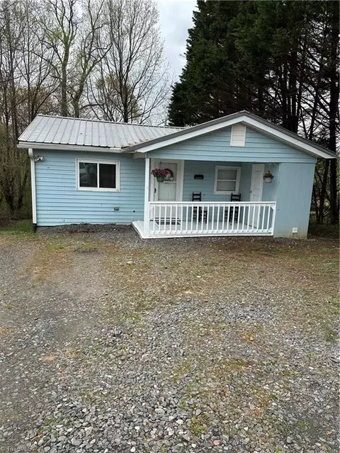 2207 Haystack Rd, Mount Airy, NC 27030