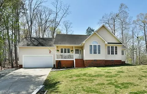 623 Roxboro Dr, Mount Gilead, NC 27306