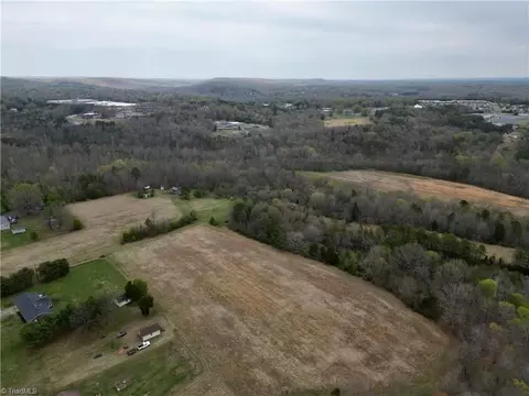 44 Ac Island Dr, Madison, NC 27025