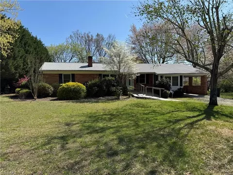 608 Hasty School Rd, Thomasville, NC 27360