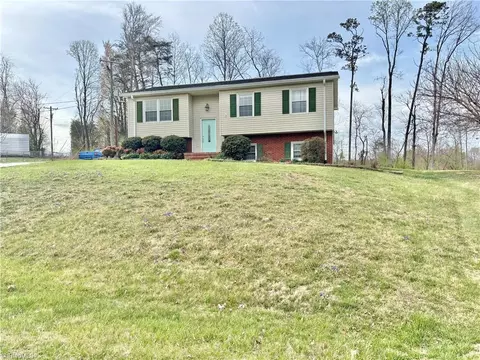 147 Scarlet Ln, Mount Airy, NC 27030