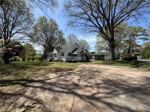 373 Mountain View Rd, King, NC 27021 photo 3