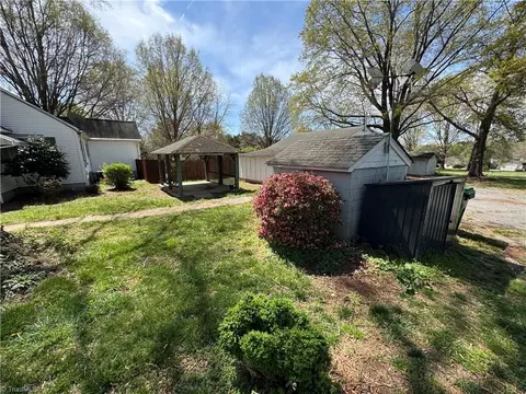 373 Mountain View Rd, King, NC 27021 photo 8
