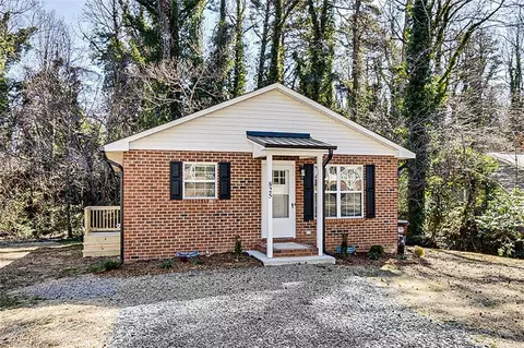 825 Dogwood Cir, High Point, NC 27260