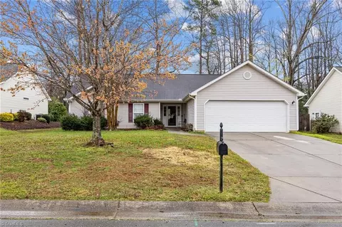 607 Walnut Crossing Dr, Whitsett, NC 27377
