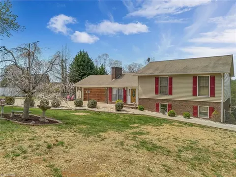 284 Bugle Ln, Wilkesboro, NC 28697