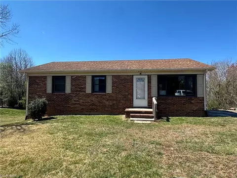 156 Shamrock Ave, Mount Airy, NC 27030