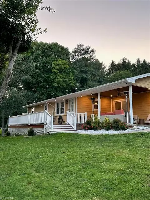 368 Westview Dr, Sparta, NC 28675