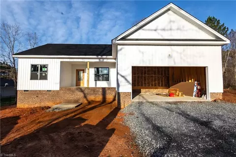 109 White Pine Dr, Stoneville, NC 27048