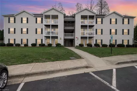 901 Hanahan Ct #2C, Greensboro, NC 27409