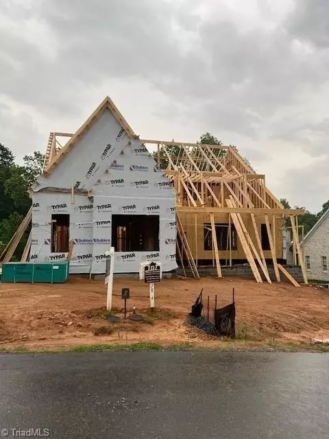 3814 Pinewood Lake Dr, Winston Salem, NC 27106