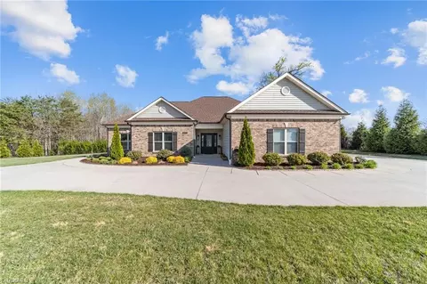 8087 Chilcutt Dr, Browns Summit, NC 27214