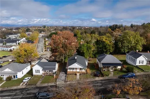 438 Durham St, Mount Airy, NC 27030