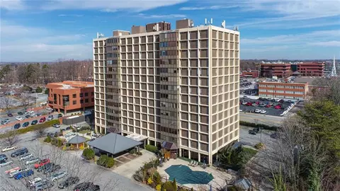 1101 Elm St N #907, Greensboro, NC 27401