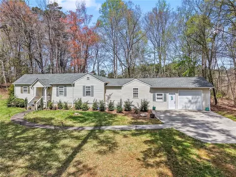 5109 Fleetwood Cir, Winston Salem, NC 27106