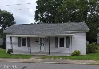 105 Boulevard St, Eden, NC 27288
