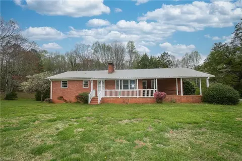 498 Sawyersville Rd, Asheboro, NC 27205
