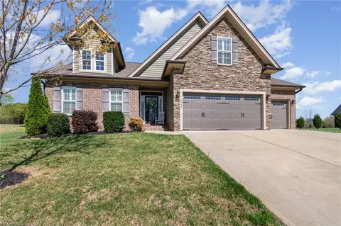 8789 Drummond Estates Dr, Kernersville, NC 27284