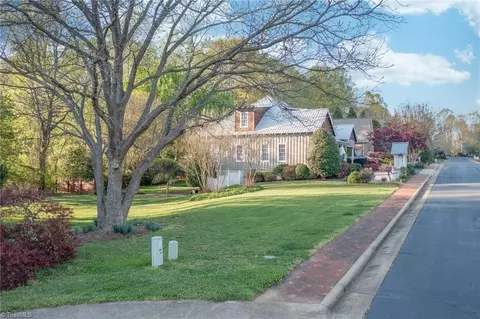 110 Town Lot Dr, Pfafftown, NC 27040
