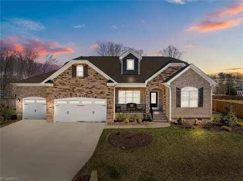 7804 NW Meadows Dr, Stokesdale, NC 27357