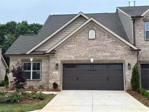 1040 Beechcraft Dr, Mebane, NC 27302