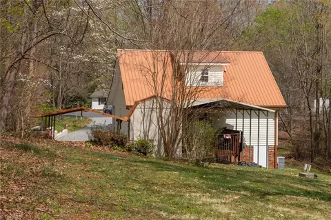 Exterior - 4243 Hunters Run, Trinity, NC 27370 photo 6 of 8