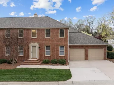 300 Quarterpath Ln, Jamestown, NC 27282