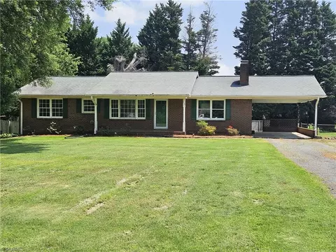 915 Mayford Dr, Kernersville, NC 27284