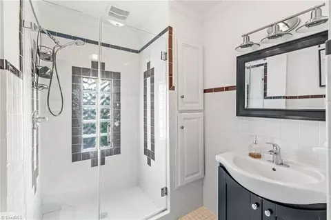 Bath - 84 Hillcrest Dr, High Point, NC 27262 photo 5 of 7