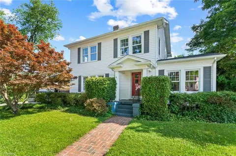 84 Hillcrest Dr, High Point, NC 27262